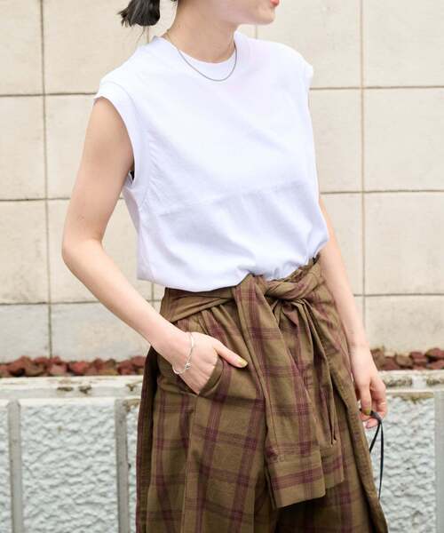 OUTDOOR PRODUCTS(アウトドアプロダクツ)の「新色 ハイツイストコットンノースリTEE(Tシャツ/カットソー・レディース・キャメル/レッド/ブラック/ホワイト/ブルー・FREE)」の19枚目の写真