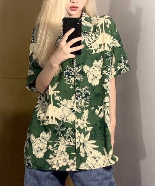 AVYL(アヴィル)の「ヴィンテージライクハワイアンボタニカル総柄半袖アロハシャツ(シャツ/ブラウス・レディース・グリーン・M)」の2枚目の写真