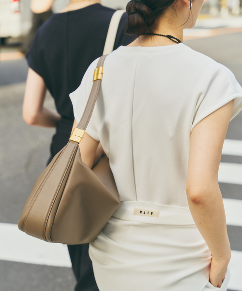 Noble(ノーブル)の「《・WEB&虎ノ門限定》【RITA×SELLICHI】スカーフ付きワンピース(ワンピース・レディース・ブラック/ホワイト・FREE)」の19枚目の写真