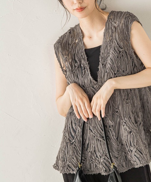 Droite lautreamont（ドロワットロートレアモン）の「チュールコード刺繍ビスチェ（シャツ/ブラウス・レディース・オフホワイト/ライトグレー/ブラック・M）」の3枚目の写真