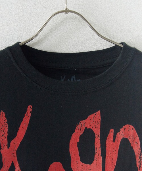 UNSTOA(アンストア)の「KORN/ UNISEX T-SHIRT: SHADOW PLAYGROUND (BLACK) / KORNTS35MB 秋服 冬服(Tシャツ/カットソー・メンズ・ブラック・S/M/L)」の2枚目の写真