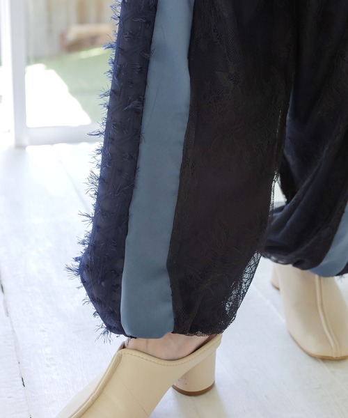 iS ScoLar(イズスカラー)の「563203:素材切替バルーンパンツ(その他パンツ・レディース・ネイビー/アイボリー/ブラック・M)」の13枚目の写真