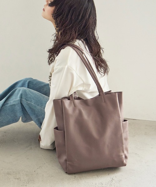 Fashion Letter(ファッションレター)の「フェイクレザー ビッグトートバッグ(トートバッグ・レディース・チャコールグレー/アイボリー/ブロンズ/ベージュ/ブラック・FREE)」の2枚目の写真