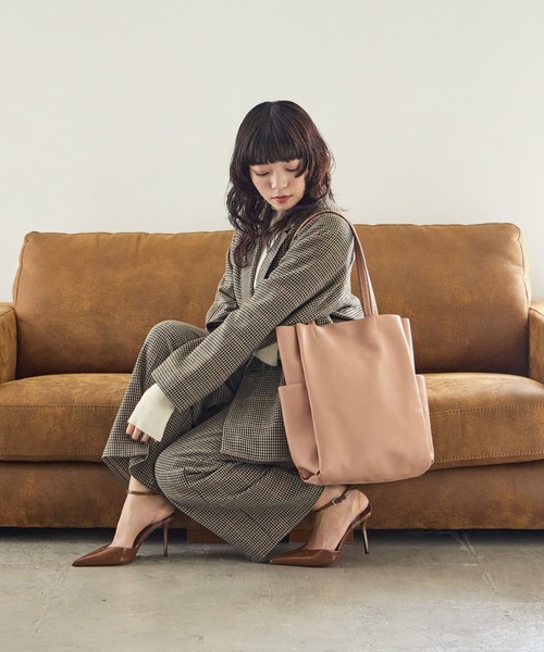 Fashion Letter(ファッションレター)の「フェイクレザー ビッグトートバッグ(トートバッグ・レディース・チャコールグレー/アイボリー/ブロンズ/ベージュ/ブラック・FREE)」の8枚目の写真