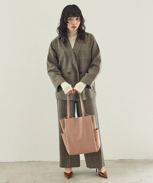 Fashion Letter(ファッションレター)の「フェイクレザー ビッグトートバッグ(トートバッグ・レディース・チャコールグレー/アイボリー/ブロンズ/ベージュ/ブラック・FREE)」の11枚目の写真