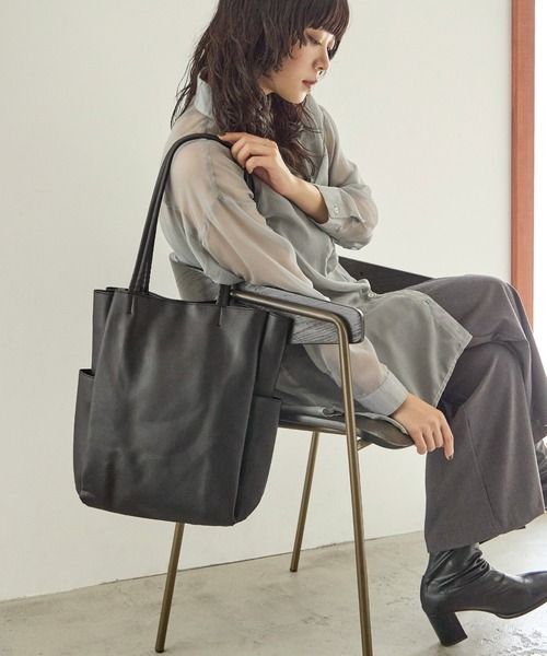 Fashion Letter(ファッションレター)の「フェイクレザー ビッグトートバッグ(トートバッグ・レディース・チャコールグレー/アイボリー/ブロンズ/ベージュ/ブラック・FREE)」の19枚目の写真