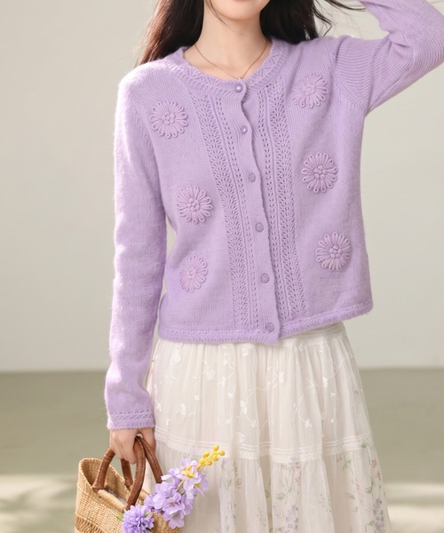 LUCPY(ラクピー)の「フラワーモチーフケーブルニットカーディガン(カーディガン/ボレロ・レディース・パープル/ピンク・FREE)」の5枚目の写真