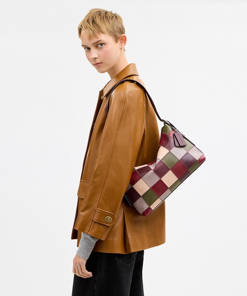 Coachtopia(コーチトピア)の「オルター/エゴ スラウチー ショルダー バッグ(ショルダーバッグ・レディース・レッド系その他・ONE)」の3枚目の写真
