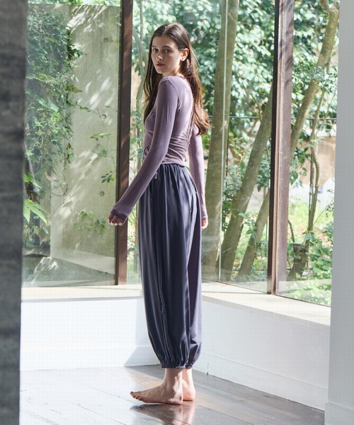 Julier Yoga and Relax(ジュリエヨガアンドリラックス)の「Julier ストレッチベア天竺カシュクールトップス(Tシャツ/カットソー・レディース・ピンク系その他/ホワイト/ブラック・FREE)」の13枚目の写真