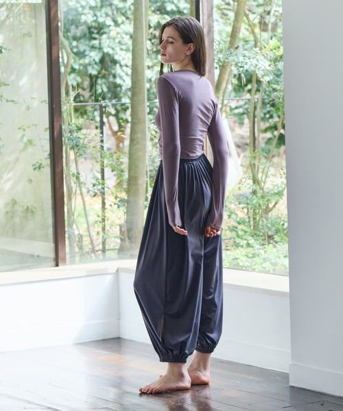 Julier Yoga and Relax(ジュリエヨガアンドリラックス)の「Julier ストレッチベア天竺カシュクールトップス(Tシャツ/カットソー・レディース・ピンク系その他/ホワイト/ブラック・FREE)」の17枚目の写真