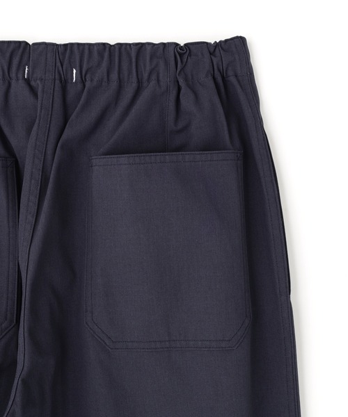 Y(ワイ)の「Y / ORGANIC COTTON / RECYCLE POLYESTER TWILL EASY TROUSERS(その他パンツ・メンズ・ホワイト/ネイビー・MEDIUM/LARGE)」の9枚目の写真