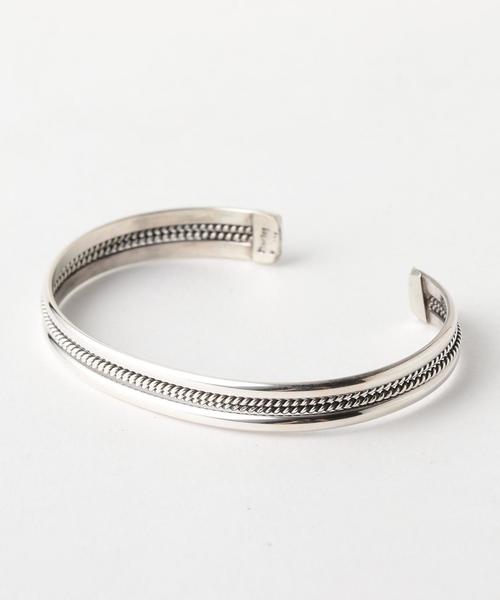 EN ROUTE(アンルート)の「JEYOKA(ヘヨカ) ALINE TAHE NAVAJO BANGLE M(バングル/リストバンド・レディース・シルバー・FREE)」の2枚目の写真