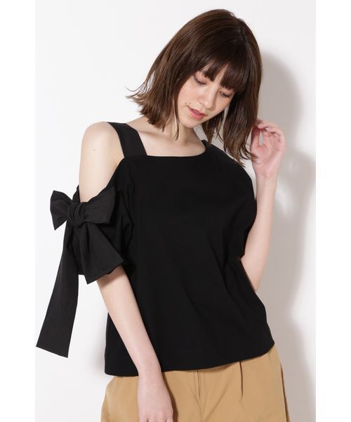 ROSE BUD(ローズバッド)の「(ROSE BUD)リボンオープンショルダーカットソー(Tシャツ/カットソー)」|ブラック系その他