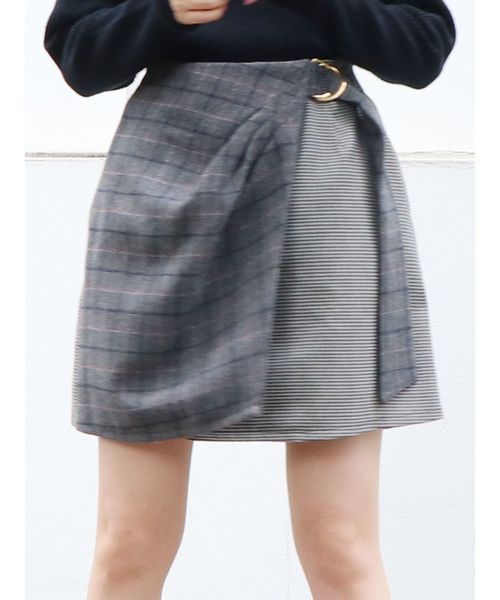 dazzlin(ダズリン)の「チェックラップミニスカート(スカート・レディース・ブラウン/グレー/マスタード・SMALL/MEDIUM)」の2枚目の写真