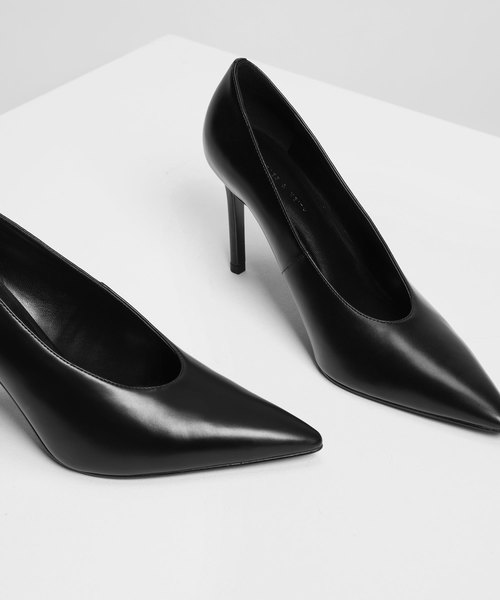 CHARLES & KEITH(チャールズ & キース)の「エンベリッシュポインテッドパンプス / Embellished Pointed Pumps(パンプス・レディース・ブラック/オレンジ/ライトベージュ・22.5cm/23cm/23.5cm/24.5cm/25cm)」の7枚目の写真