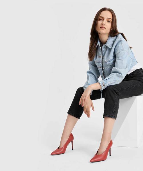 CHARLES & KEITH(チャールズ & キース)の「エンベリッシュポインテッドパンプス / Embellished Pointed Pumps(パンプス・レディース・ブラック/オレンジ/ライトベージュ・22.5cm/23cm/23.5cm/24.5cm/25cm)」の20枚目の写真