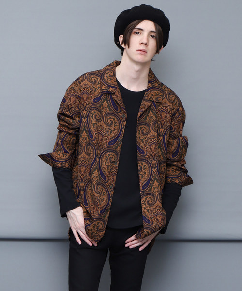 EMMA CLOTHES（エマクローズ）の「ペイズリー柄 長袖 オープンカラーシャツ（シャツ/ブラウス・メンズ・ネイビー/ゴールド・FREE）」の2枚目の写真