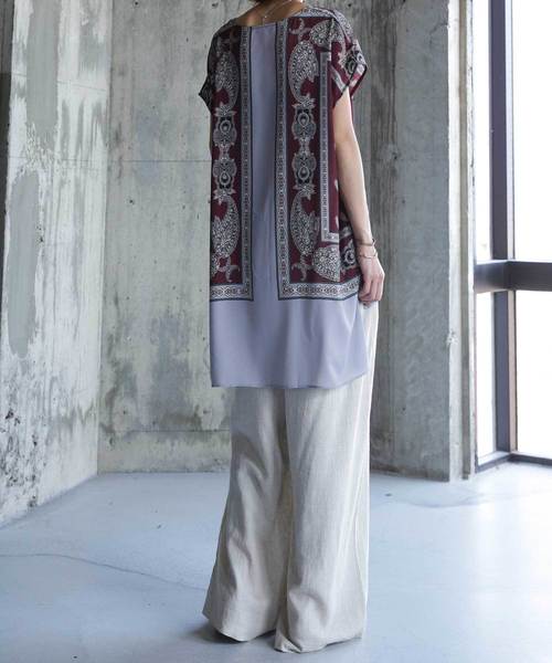 スカーフ柄トップス（Tシャツ/カットソー）｜antiqua