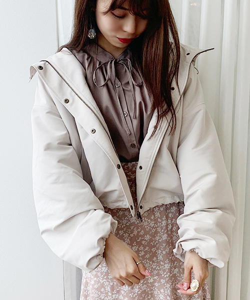 apres jour（アプレジュール）の「ボアライナー付き袖ボリューム2WAYマウンテンパーカー【ZOZOTOWN限定アイテム】19AW★（マウンテンパーカー・レディース・ブラック/ベージュ/アイボリー/モカ・フリー）」の5枚目の写真