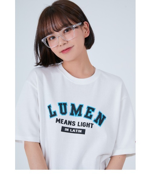 ACOVER(オコボ)の「『ACOVER』FRONT LUMEN LOGO T-SHIRTS/フロントカレッジデザインロゴクルーネック半袖TEEシャツ/カットソー(Tシャツ/カットソー・レディース・ホワイト/ブルー/ライトグリーン・MEDIUM/LARGE)」の3枚目の写真