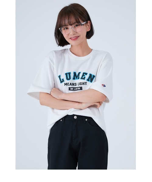ACOVER(オコボ)の「『ACOVER』FRONT LUMEN LOGO T-SHIRTS/フロントカレッジデザインロゴクルーネック半袖TEEシャツ/カットソー(Tシャツ/カットソー・レディース・ホワイト/ブルー/ライトグリーン・MEDIUM/LARGE)」の6枚目の写真
