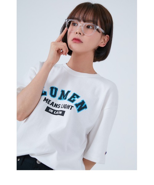 ACOVER(オコボ)の「『ACOVER』FRONT LUMEN LOGO T-SHIRTS/フロントカレッジデザインロゴクルーネック半袖TEEシャツ/カットソー(Tシャツ/カットソー・レディース・ホワイト/ブルー/ライトグリーン・MEDIUM/LARGE)」の4枚目の写真