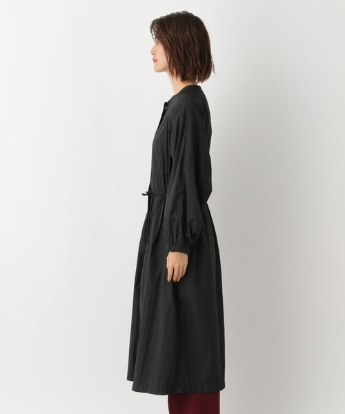 LEPSIM（レプシィム）の「ナイロンノーカラーロングマンパ　892098（マウンテンパーカー・レディース・ブラック/ベージュ/カーキ・FREE）」の9枚目の写真