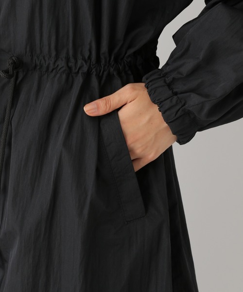 LEPSIM（レプシィム）の「ナイロンノーカラーロングマンパ　892098（マウンテンパーカー・レディース・ブラック/ベージュ/カーキ・FREE）」の19枚目の写真