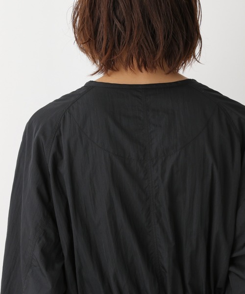 LEPSIM（レプシィム）の「ナイロンノーカラーロングマンパ　892098（マウンテンパーカー・レディース・ブラック/ベージュ/カーキ・FREE）」の10枚目の写真