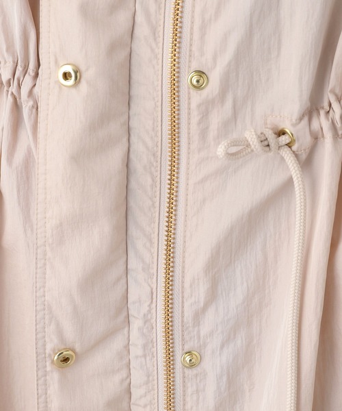 LEPSIM（レプシィム）の「ナイロンノーカラーロングマンパ　892098（マウンテンパーカー・レディース・ブラック/ベージュ/カーキ・FREE）」の6枚目の写真