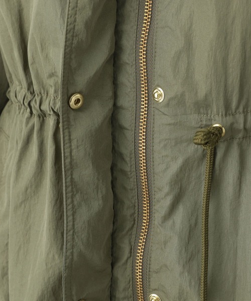 LEPSIM（レプシィム）の「ナイロンノーカラーロングマンパ　892098（マウンテンパーカー・レディース・ブラック/ベージュ/カーキ・FREE）」の13枚目の写真