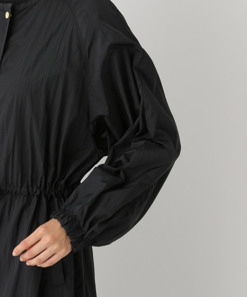 LEPSIM（レプシィム）の「ナイロンノーカラーロングマンパ　892098（マウンテンパーカー・レディース・ブラック/ベージュ/カーキ・FREE）」の16枚目の写真