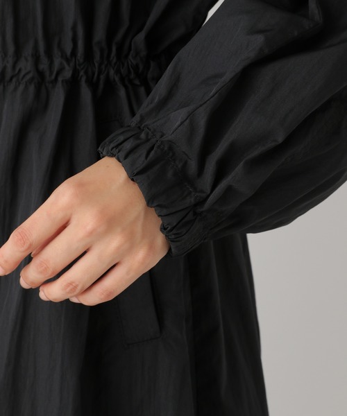 LEPSIM（レプシィム）の「ナイロンノーカラーロングマンパ 892098