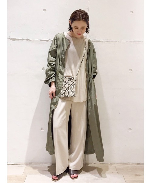 LEPSIM（レプシィム）の「ナイロンノーカラーロングマンパ　892098（マウンテンパーカー・レディース・ブラック/ベージュ/カーキ・FREE）」の22枚目の写真