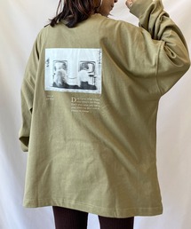 She's Closet（シーズクローゼット）の「バック フォトプリント オーバーサイズ 長袖ロンT カットソー（Tシャツ/カットソー）」