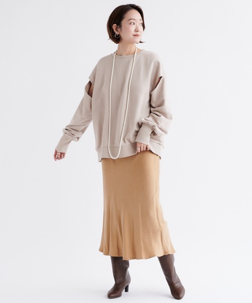 DouDou（ドゥドゥ）の「【WEB限定】デザインスリーブスウェット（Tシャツ/カットソー・レディース・ブラック/オフホワイト/グレイッシュベージュ・FREE）」の4枚目の写真