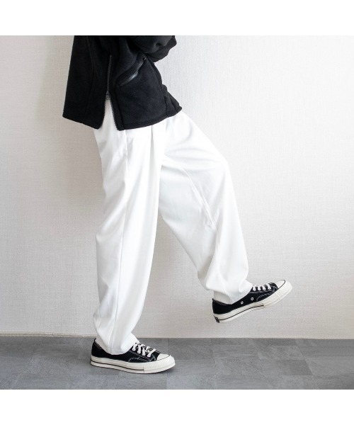 MinoriTY（マイノリティ）の「【MinoriTY×ファッションインフルエンサー ゆーきコラボ】コクーンシルエットワイドパンツ（スラックス・メンズ・ブラウン/オフホワイト・M/L）」の3枚目の写真