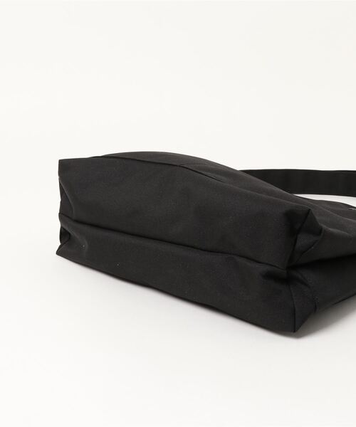 anello（アネロ）の「【anello】10ポケットショルダー（ショルダーバッグ・レディース・ブラック/カーキブラウン・ONE SIZE）」の3枚目の写真