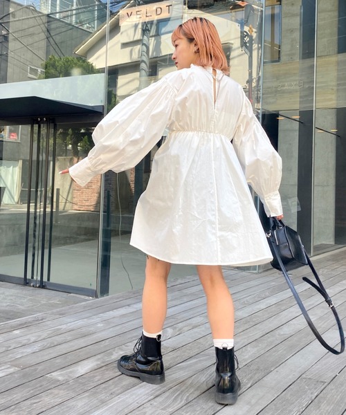 WHO'S WHO gallery（フーズフーギャラリー）の「ボリュームミニワンピ（シャツワンピース・レディース・ブラック/オフホワイト・FREE）」の16枚目の写真