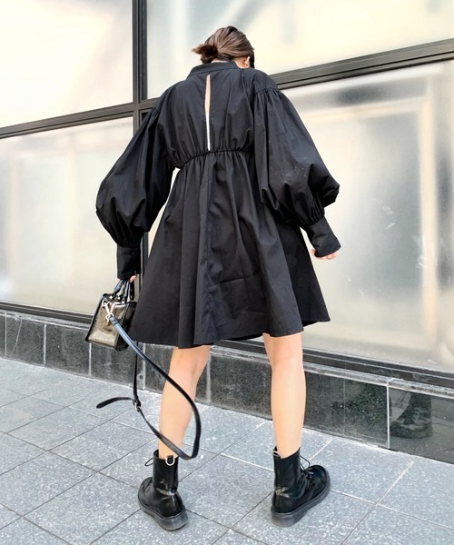 WHO'S WHO gallery（フーズフーギャラリー）の「ボリュームミニワンピ（シャツワンピース・レディース・ブラック/オフホワイト・FREE）」の18枚目の写真