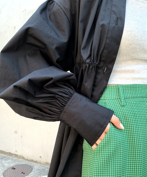 WHO'S WHO gallery（フーズフーギャラリー）の「ボリュームミニワンピ（シャツワンピース・レディース・ブラック/オフホワイト・FREE）」の14枚目の写真