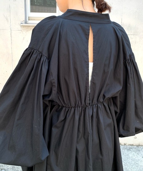 WHO'S WHO gallery（フーズフーギャラリー）の「ボリュームミニワンピ（シャツワンピース・レディース・ブラック/オフホワイト・FREE）」の6枚目の写真