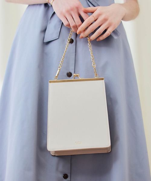 PURIL（ピュリル）の「【PURIL】ロゴプリント 2WAY がま口ショルダーチェーンバッグ（ショルダーバッグ・レディース・ホワイト/ブラック/ブラウン・FREE）」の5枚目の写真