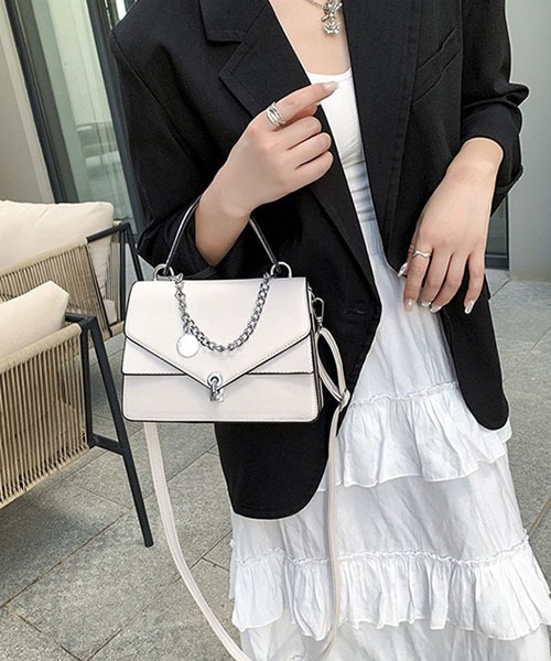 Passion(パッション)の「2WAYショルダーバッグ(ショルダーバッグ・レディース・グリーン/ブラック/ホワイト/イエロー/ピンク/レッド/モカ/グリーン系その他/ピンク系その他/ブルー/ブラック系その他/ホワイト系その他/ブラウン/ベージュ/ダークブラウン・FREE)」の3枚目の写真