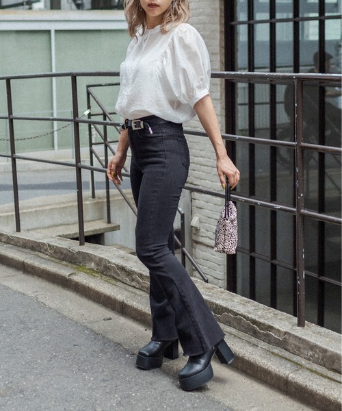 RASVOA（ラスボア）の「ボリューム袖バンドカラーシャツ（シャツ/ブラウス・レディース・ブラック/オフホワイト/ブルー・FREE）」の8枚目の写真