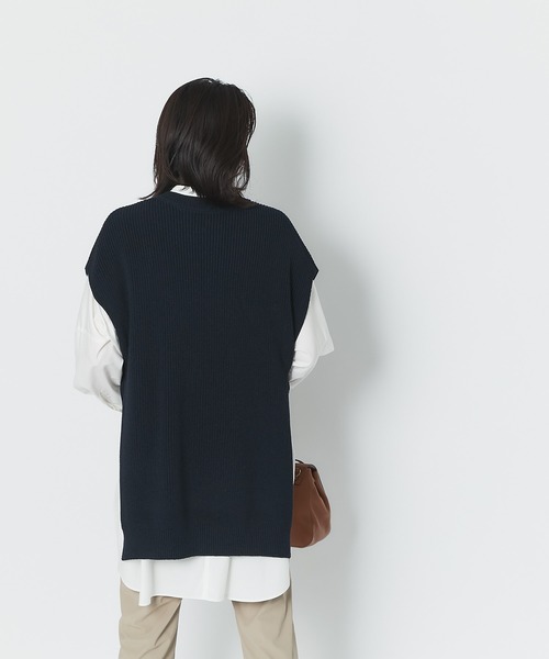 RIVE DROITE（リヴドロワ）の「抜け感のあるレイヤードスタイルが完成する　片畦ワイドベスト（ベスト・レディース・ネイビー/バーガンディー・FREE）」の13枚目の写真