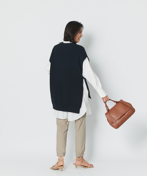 RIVE DROITE（リヴドロワ）の「抜け感のあるレイヤードスタイルが完成する　片畦ワイドベスト（ベスト・レディース・ネイビー/バーガンディー・FREE）」の4枚目の写真