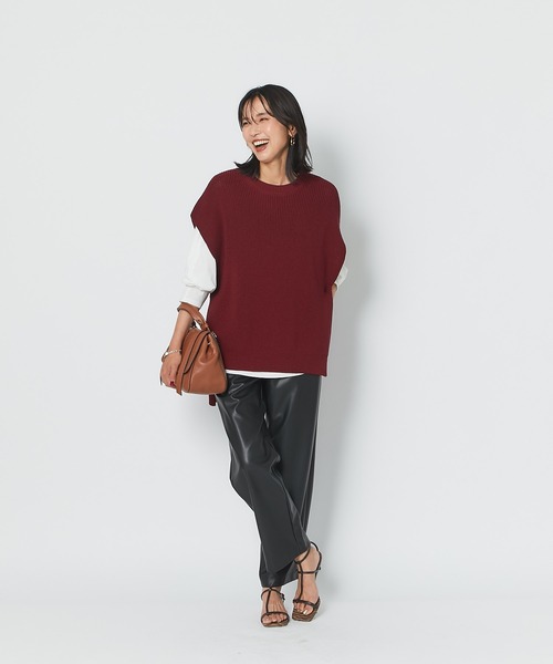 RIVE DROITE（リヴドロワ）の「抜け感のあるレイヤードスタイルが完成する　片畦ワイドベスト（ベスト・レディース・ネイビー/バーガンディー・FREE）」の12枚目の写真