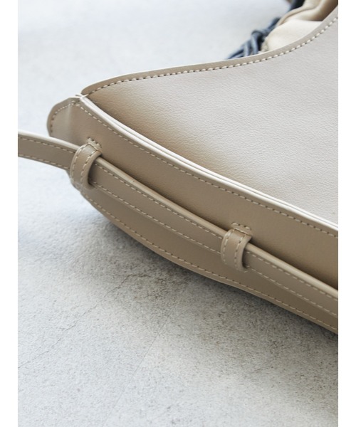 Green　Parks（グリーンパークス）の「・エリプスショルダーバッグ＊（ショルダーバッグ・レディース・ブラック/グレイッシュベージュ/ブラウン・FREE）」の4枚目の写真
