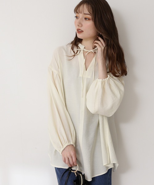 N.（N. Natural Beauty Basic）（エヌエヌナチュラルビューティーベーシック）の「◆前後２ＷＡＹハイネックブラウス（シャツ/ブラウス・レディース・オフホワイト/ブラック/イエロー・MEDIUM）」の2枚目の写真